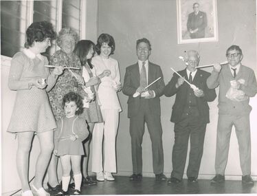 Photograph - BERT GRAHAM COLLECTION: GROUP PHOTO