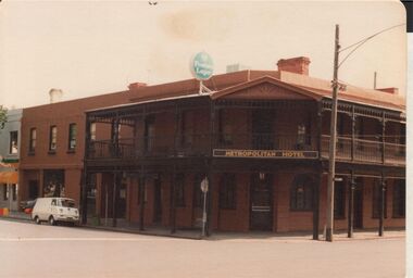 Photograph - BENDIGO HOTEL COLLECTION:  METROPOLITAN HOTEL