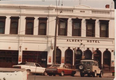 Photograph - BENDIGO HOTEL COLLECTION:  ALBERT HOTEL