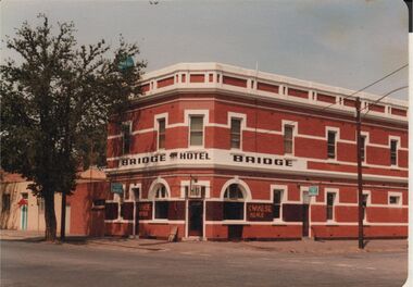 Photograph - BENDIGO HOTEL COLLECTION:  BRIDGE HOTEL, BRIDGE STREET, BENDIGO