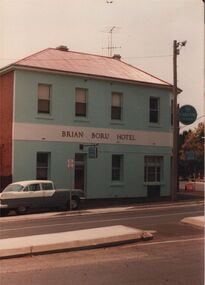 Photograph - BENDIGO HOTEL COLLECTION:  BRIAN BORU HOTEL, MCIVOR HIGHWAY, BENDIGO