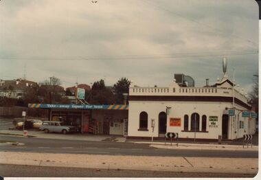 Photograph - BENDIGO HOTEL COLLECTION:  FOUNDRY ARMS HOTEL, GOLDEN SQUARE