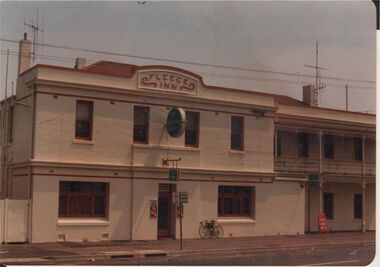Photograph - BENDIGO HOTEL COLLECTION:  FLEECE INN HOTEL, STRICKLAND ROAD, BENDIGO