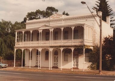 Photograph - BENDIGO HOTEL COLLECTION:  GOLD MINES HOTEL, MARONG ROAD, BENDIGO