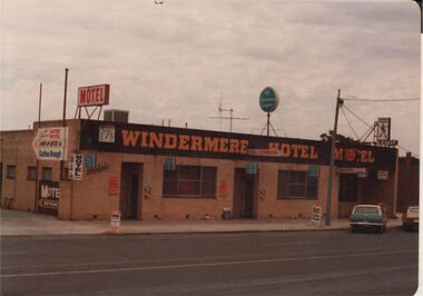 Photograph - BENDIGO HOTEL COLLECTION: WINDEMERE HOTEL MOTEL, HIGH STREET, KANGAROO FLAT