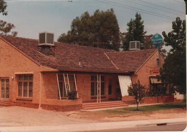 Photograph - BENDIGO HOTEL COLLECTION:  BULLS HEAD HOTEL, MCIVOR ROAD, BENDIGO