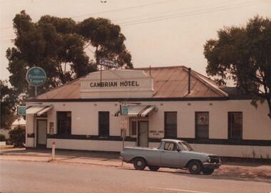 Photograph - BENDIGO HOTEL COLLECTION:  CAMBRIAN HOTEL, 200 ARNOLD STREET, BENDIGO