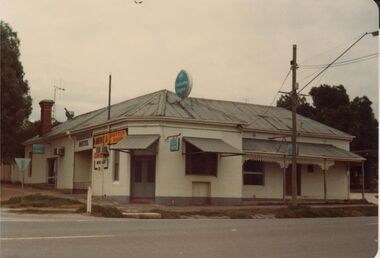 Photograph - BENDIGO HOTEL COLLECTION:  HIBERNIAN HOTEL, GOLDEN SQUARE