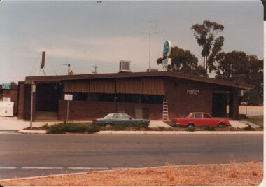 Photograph - BENDIGO HOTEL COLLECTION:  RESERVOIR HOTEL, CONDON STREET, KENNINGTON