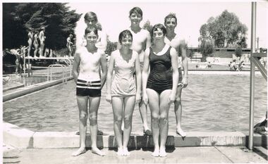 Photograph - BERT GRAHAM COLLECTION: SIX YOUNG SWIMMERAS