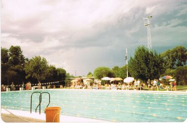Photograph - BERT GRAHAM COLLECTION: BENDIGO EAST SWIMMING POOL, 1981