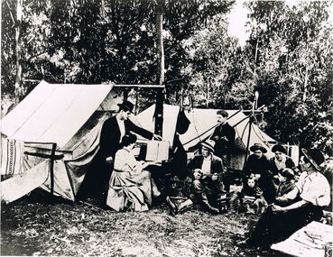 Photograph - PETER ELLIS COLLECTION: GROUP OF PEOPLE