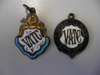 Accessory - VICTORIAN AMATEUR TURF CLUB BADGES, 1905 - 1908