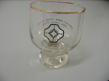 Souvenir - SOUVENIR GLASS ASSOC COUNTRY WOMEN, 1982