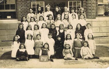 Photograph - JORDAN COLLECTION: CLASS SCHOOL PHOTO GRADE 3 1917, 1917