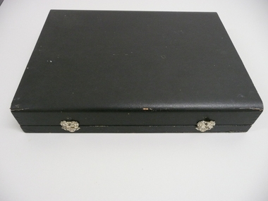 Accessory - BOXED DRESSING TABLE SET