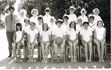 Photograph - LAUREL STREET PRIMARY SCHOOL COLLECTION: BASKETBALL OR NETBALL TEAM