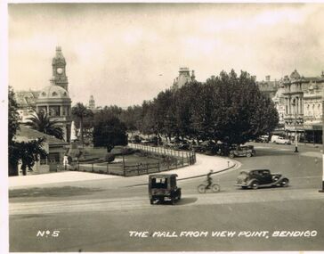 Photograph - LESLIE JOHN BAGUST COLLECTION:  THE MALL, 1940