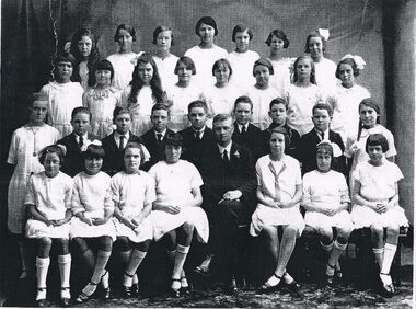 Photograph - GOLDEN SQUARE LAUREL STREET P.S. COLLECTION: SCHOOL CHOIR 1926