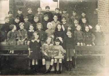 Photograph - GOLDEN SQUARE LAUREL STREET P.S. COLLECTION:  PHOTO GRADE 2, 1923
