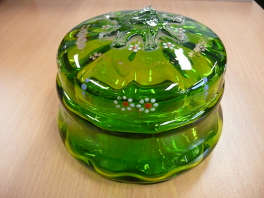 Decorative object - GREEN GLASS LIDDED BOWL