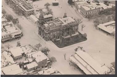 Photograph - W. D. MASON COLLECTION: BENDIGO TOWN HALL, 1920-1930