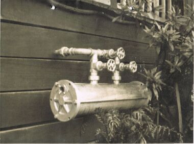 Photograph - BILL ASHMAN COLLECTION: SCALEBUOY UNIT ATTACHED TO THE SIDE OF HOUSE