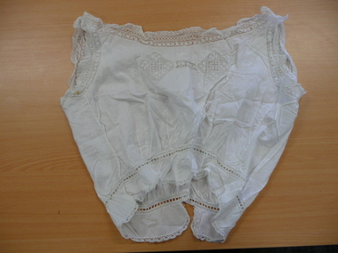 Clothing - MACKAY COLLECTION: WHITE COTTON & LACE CAMISOLE