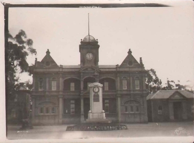 Photograph - ROB UPSON COLLECTION:  EAGLEHAWK TOWN HALL