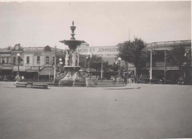 Photograph - ROB UPSON COLLECTION: THE FOUNTAIN (BENDIGO VIC )