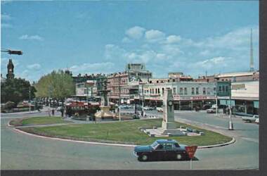 Postcard - ALEXANDRA FOUNTAIN AND WAR MEMORIAL