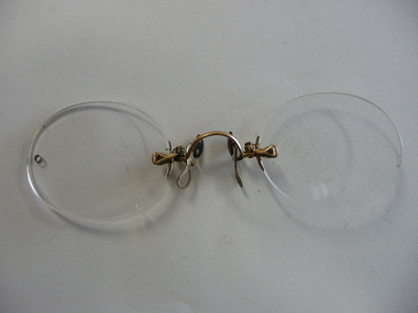 Accessory - PINCE-NEZ