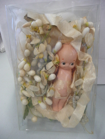 Leisure object - WEDDING/BRIDAL HORSE-SHOE WITH KEWPIE DOLL