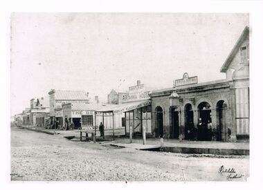 Photograph - WES HARRY COLLECTION: STREETSCAPE  HIGH STREET, BENDIGO