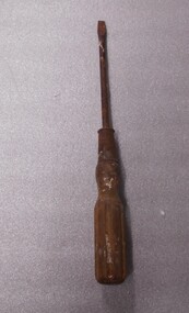 Tool - SCREW DRIVER - WOODEN HANDLE