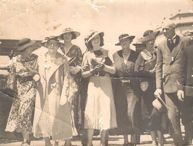 Photograph - GROUP PHOTO - 6 WOMEN, 1 MAN, APPROX. 1940'S
