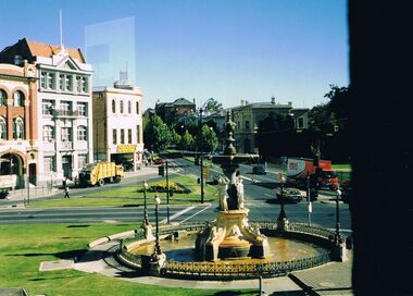 Photograph - COLOUR PHOTO OF ALEXANDRA FOUNTAIN: VIEW STREET,  BENDIGO, c2001