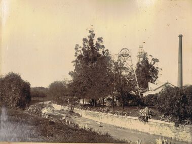 Photograph - HUSTLERS ROYAL RESERVE MINE, BENDIGO CREEK