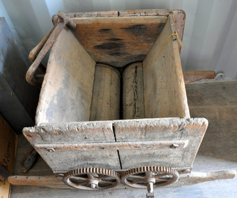 Tool - WINE CRUSHER: WOODEN GRAPE PRESS