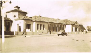 Photograph - BLACK AND WHITE PHOTOGRAPH OF A BUILDING