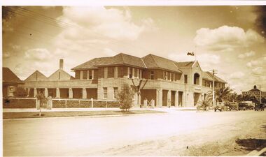 Photograph - BLACK AND WHITE PHOTOGRAPH: BUILDING