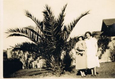 Photograph - BLACK AND WHITE PHOTO X 32: MALE AND FEMALE  MOUNTED ON CARDBOARD