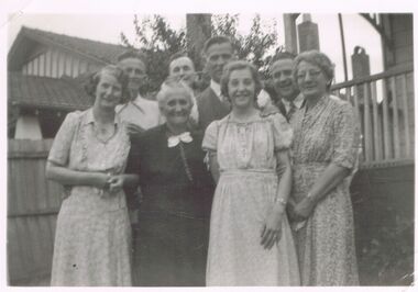 Photograph - BLACK AND WHITE PHOTO: FAMILY GROUP