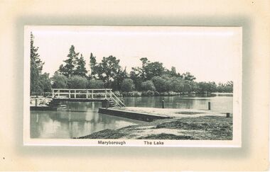 Postcard - POSTCARD  BLACK AND WHITE PHOTO: MARYBOROUGH THE LAKE