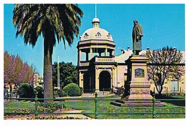 Postcard - WAR MEMORIAL HALL , PALL MALL, BENDIGO