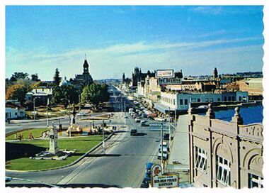 Postcard - ALEXANDRA FOUNTAIN, CENOTAPH, POST OFFICE, PALL MALL, LYRIC THEATRE