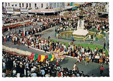 Postcard - ALEXANDRA FOUNTAIN, EASTER PARADE