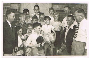 Photograph - PRESENTATION OF CRICKET EQUIPMENT TO PRIMARY SCHOOL BY SANDHURST CRICKET CLUB