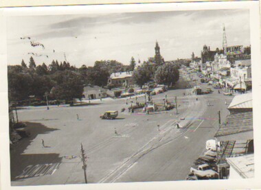 Photograph - CARWARDINE COLLECTION: CHARING CROSS, PALL MALL, BENDIGO, 9th April, 1953