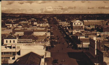 Photograph - CARWARDINE COLLECTION: HARGREAVES STREET BENDIGO, 1930/40's